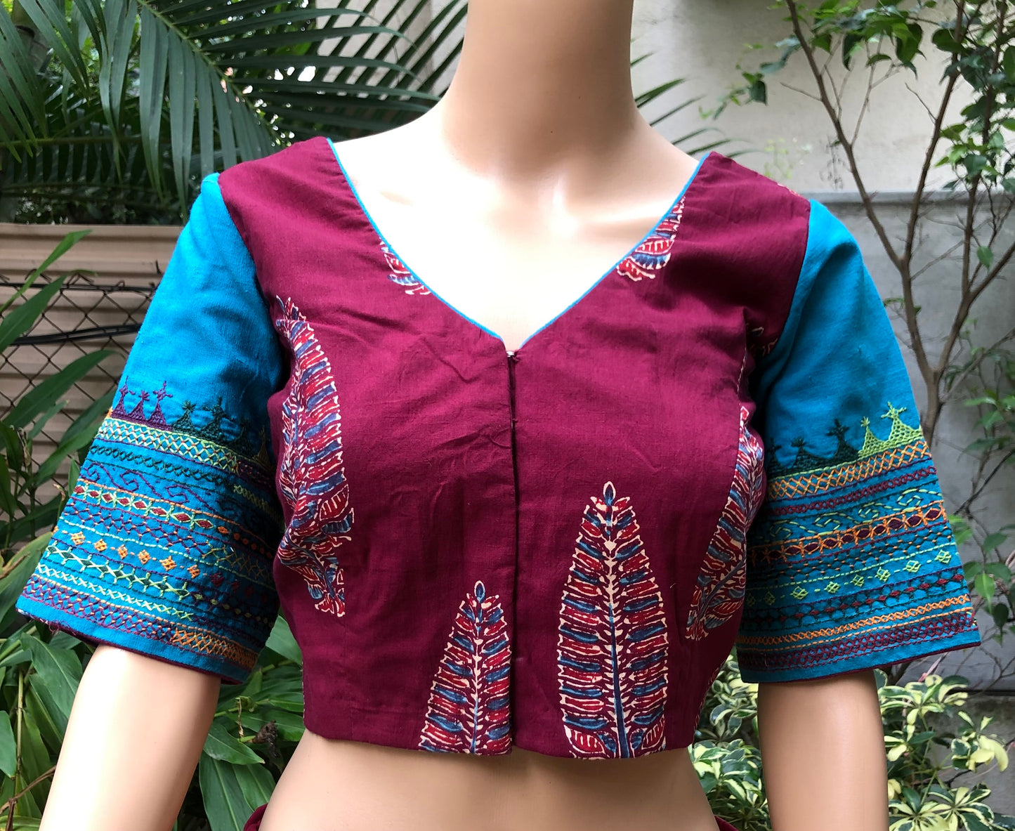 AQUA : EMBROIDERED BLOUSE