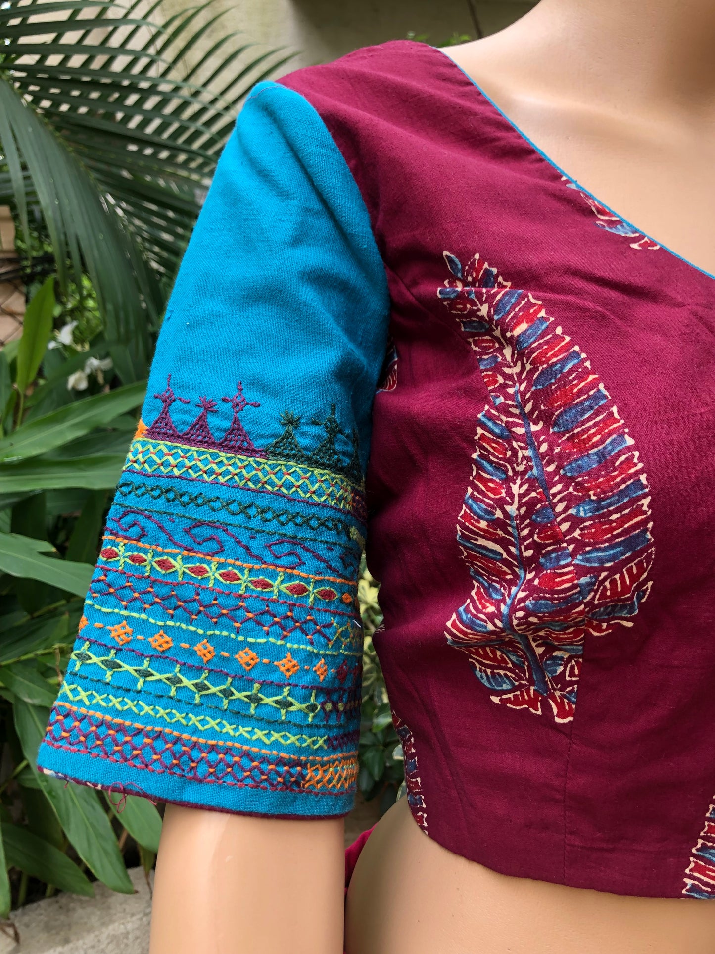AQUA : EMBROIDERED BLOUSE