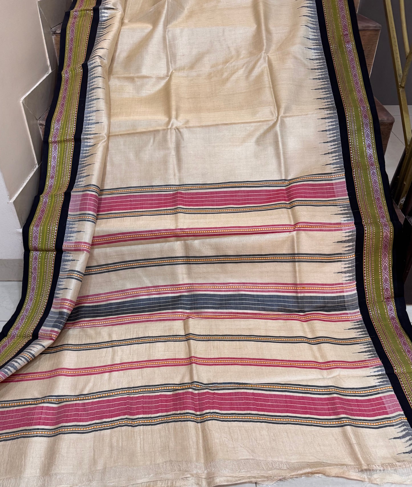 Black Border Karvati Kinar