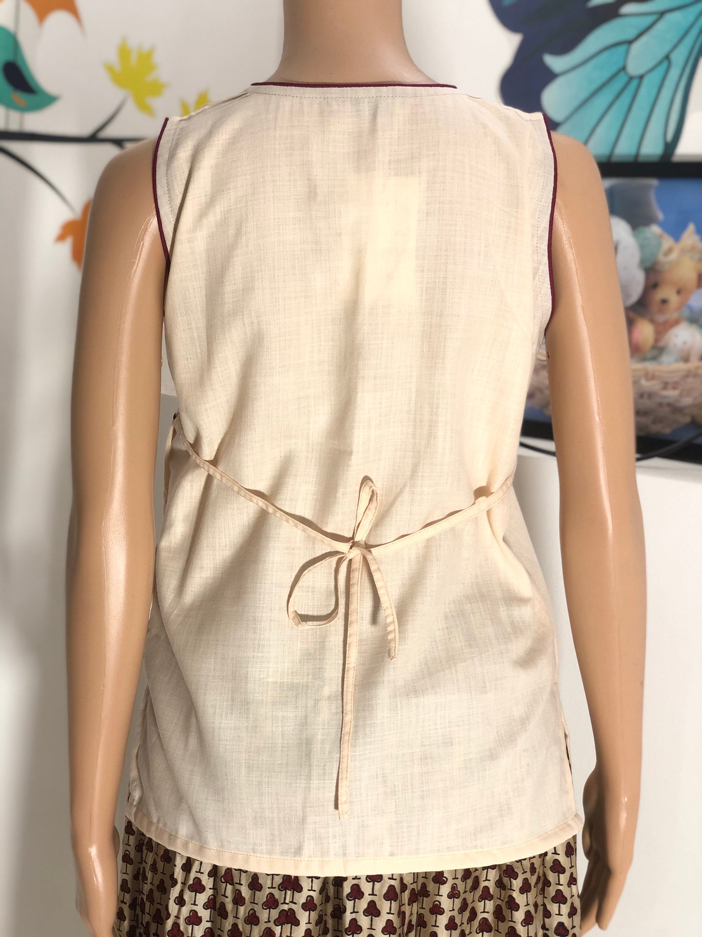 CHARMING GLOW : SLEEVELESS EMBROIDERED SILK TUNIC