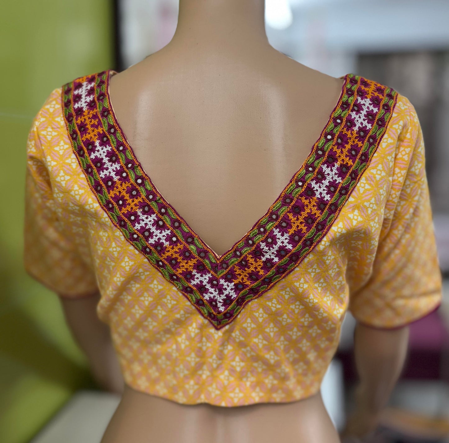 SUNSHINE : COTTON BLOUSE WITH HAND EMBROIDERED LACE