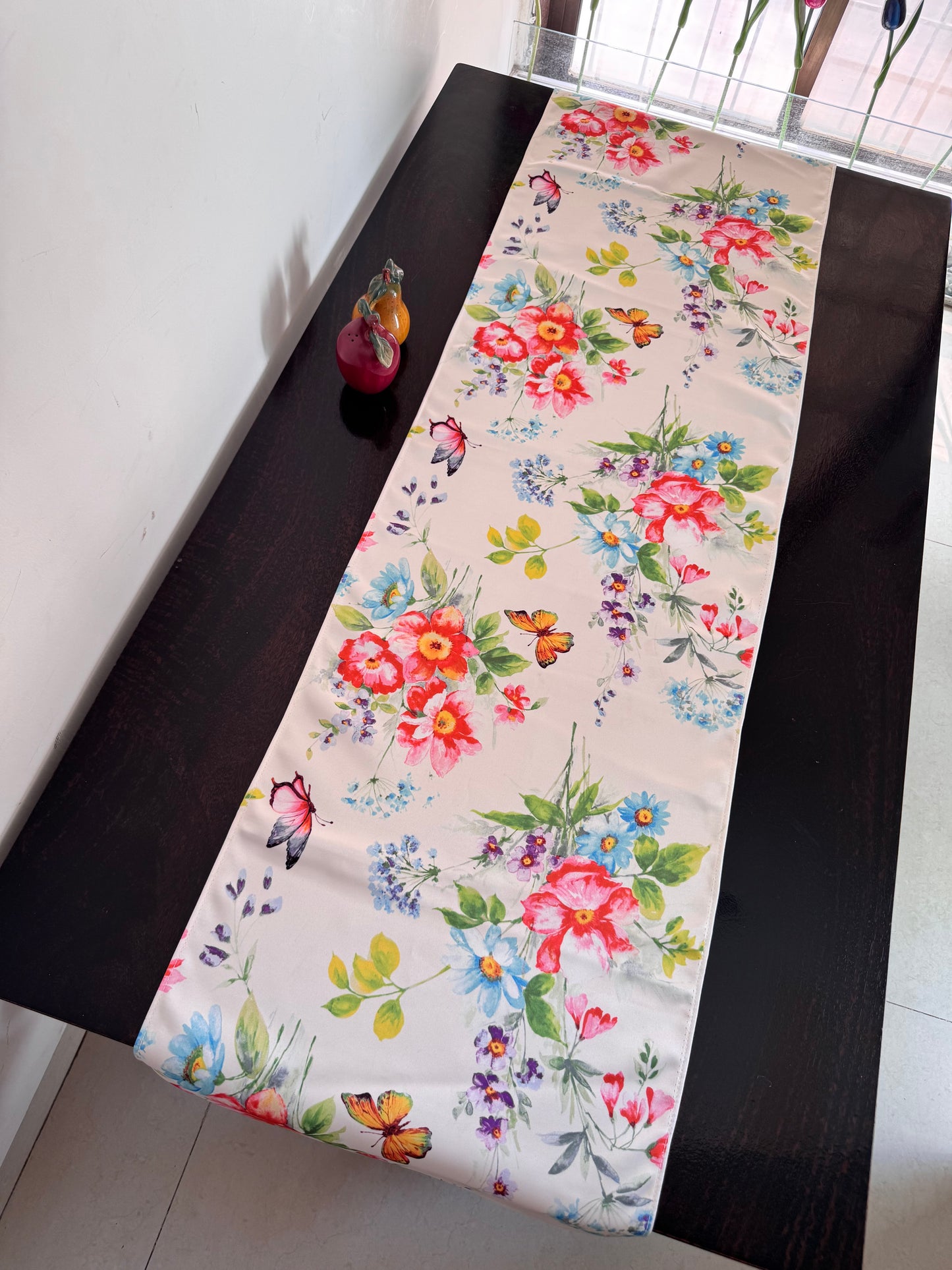 GLAZED SATIN TABLE RUNNER