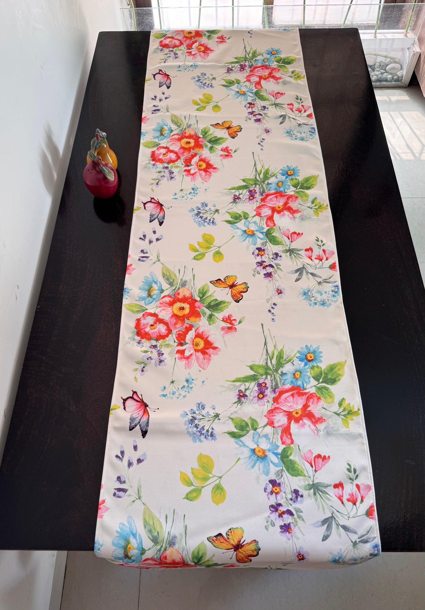 GLAZED SATIN TABLE RUNNER