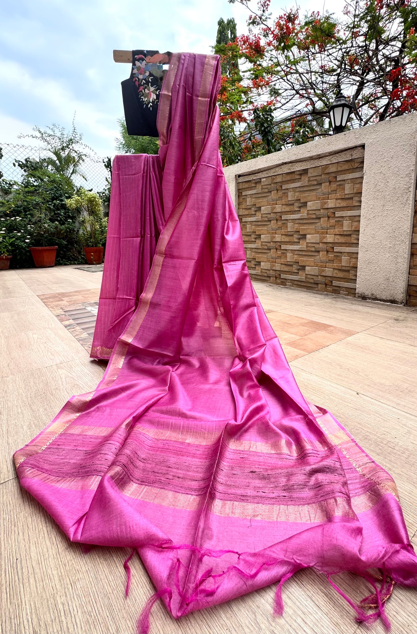 INDEERA : TUSSAR MUNGA SILK SAREE WITH INTRICATE ZARI BORDER