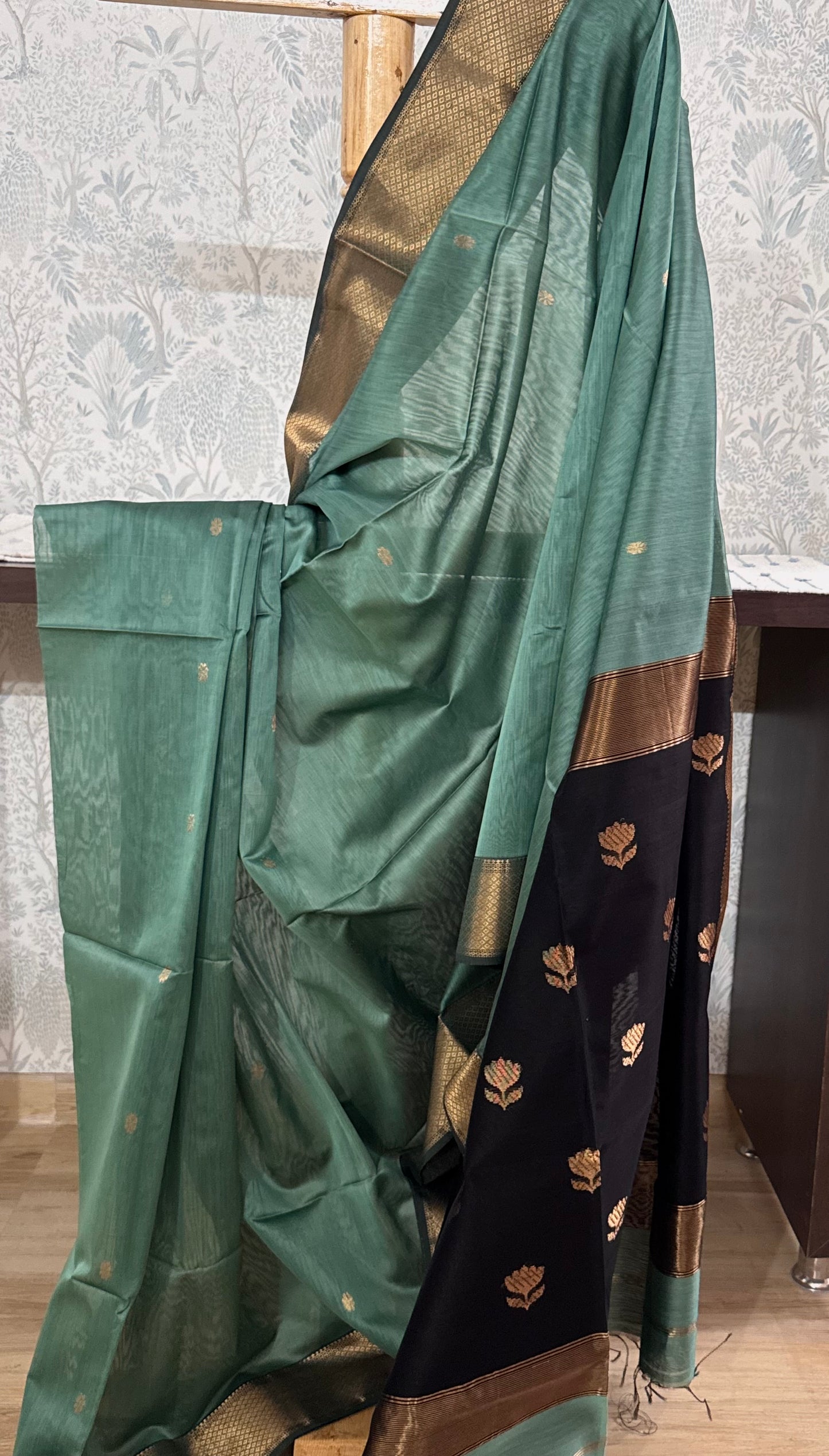 TANVI : MAHESHWARI SILK-COTTON SAREE WITH LOTUS