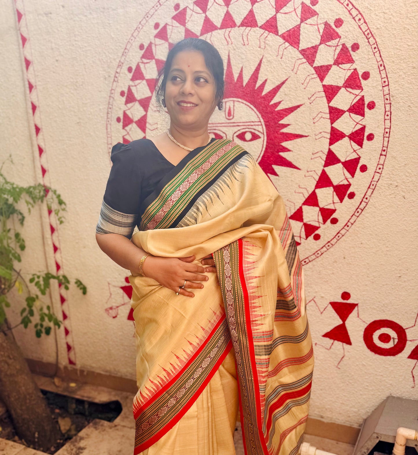 TARINI : VIDARBHA TUSSAR KARVATI KINAR SAREE WITH RED / BLACK BORDERS