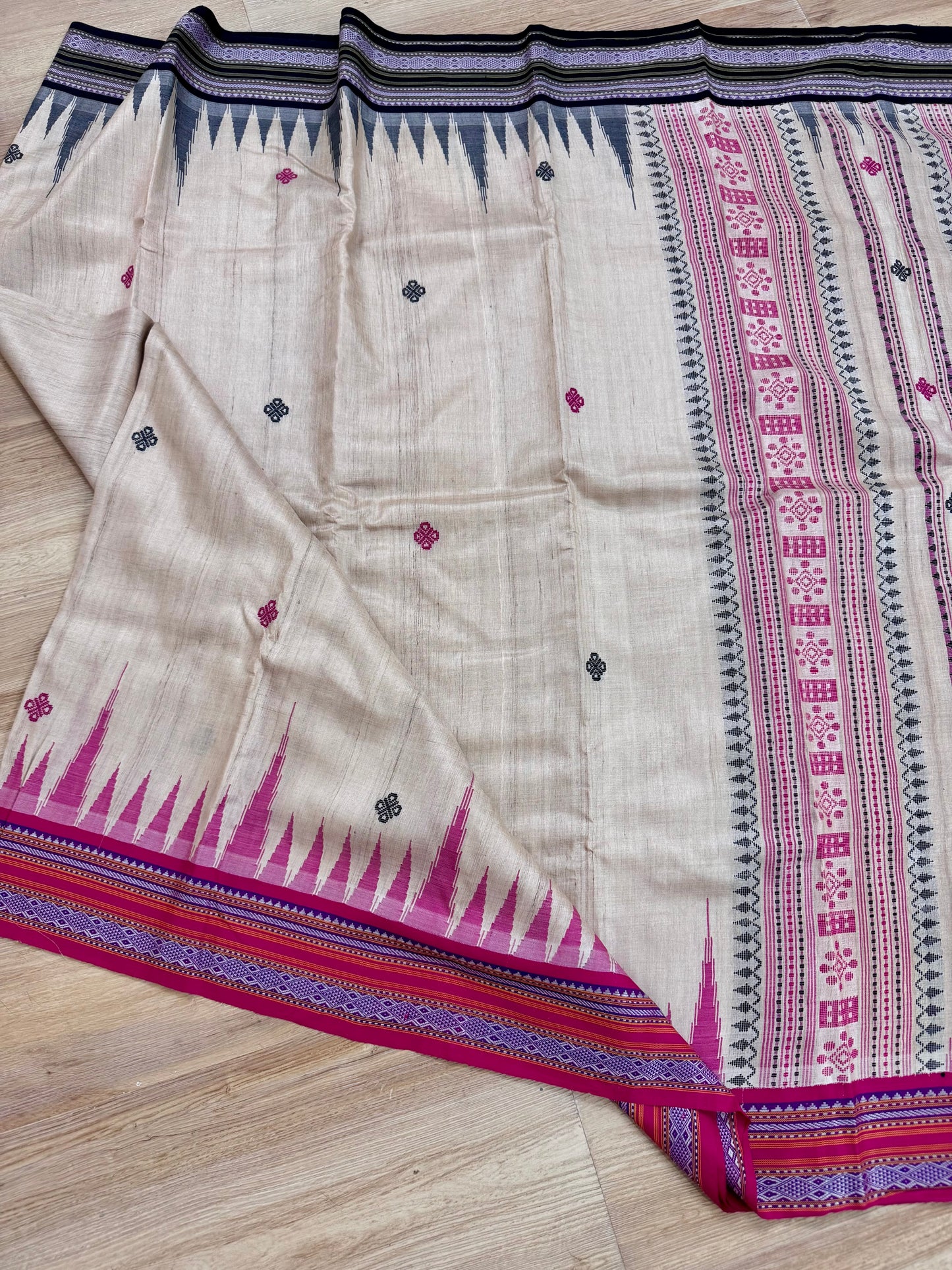 BHARATI : KARVATI KINAAR TUSSAR SILK JHALA PALLA WITH PINK AND BLACK BORDERS