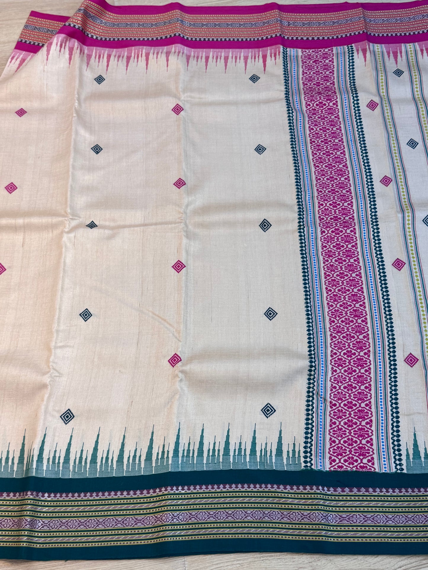 VANI : KARVATI KINAAR TUSSAR SILK JHALA PALLA WITH PINK AND GREEN BORDERS