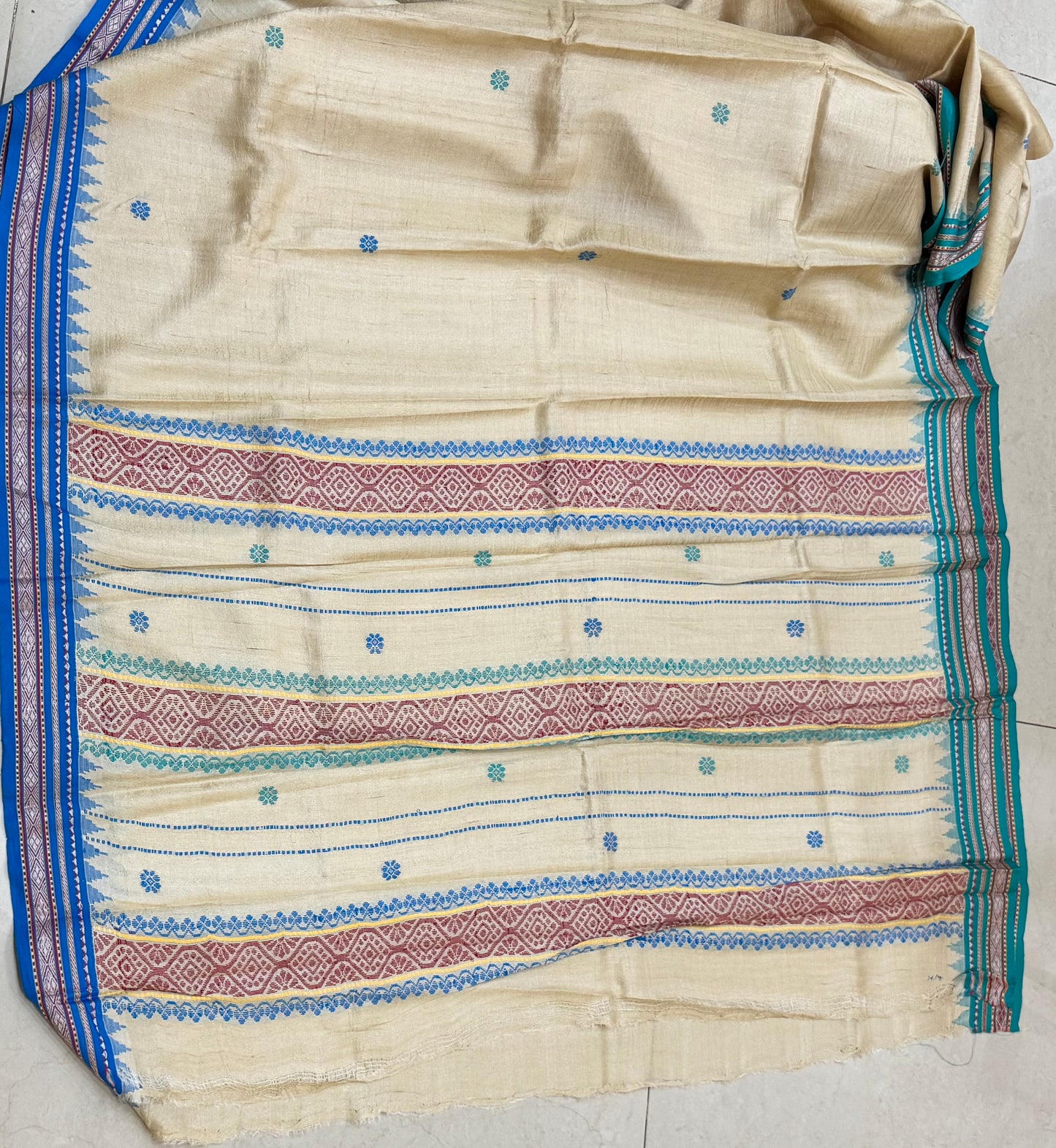 MRIDULA: KARVATI KINAAR TUSSAR SILK JHALA PALLA WITH AQUA BLUE BORDERS