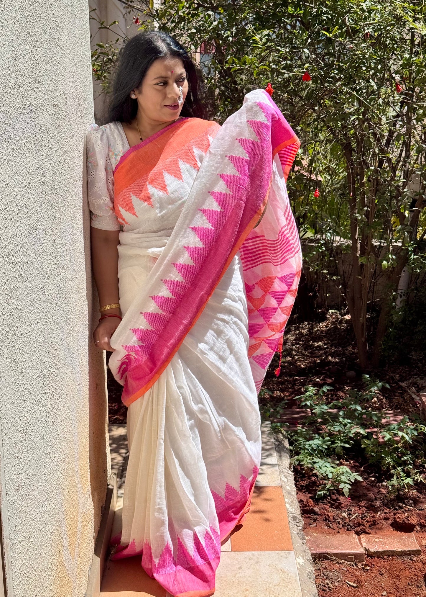 PREMAA : WHITE PURE LINEN JAMDANI SAREE