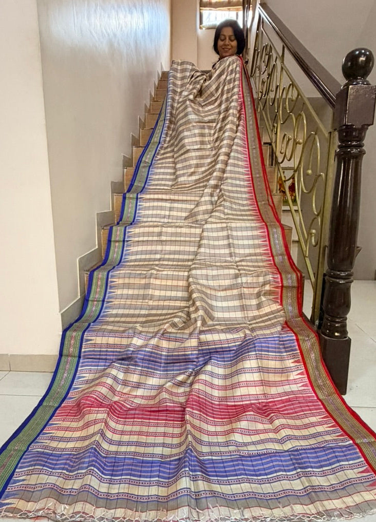 Karvati Kinar with checks
