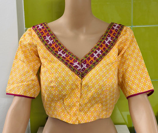 SUNSHINE : COTTON BLOUSE WITH HAND EMBROIDERED LACE