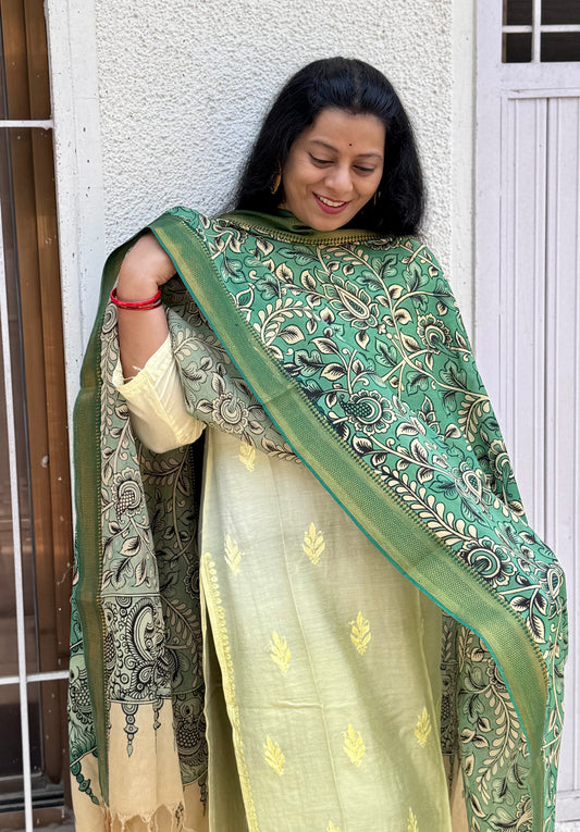 Green dupatta