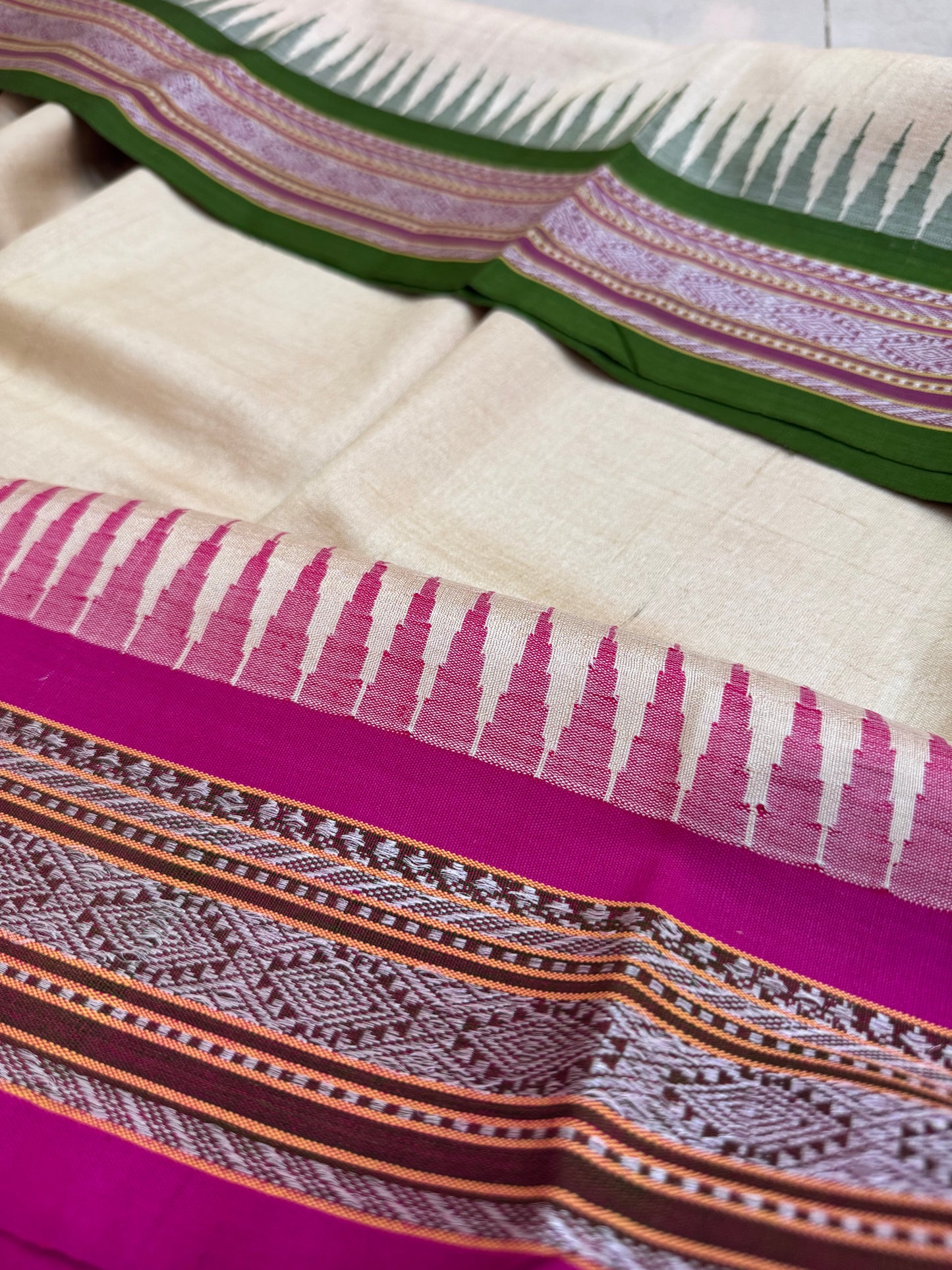 VAIDEHI : VIDARBHA TUSSAR KARVATI KINAR SAREE WITH GREEN-PINK BORDERS