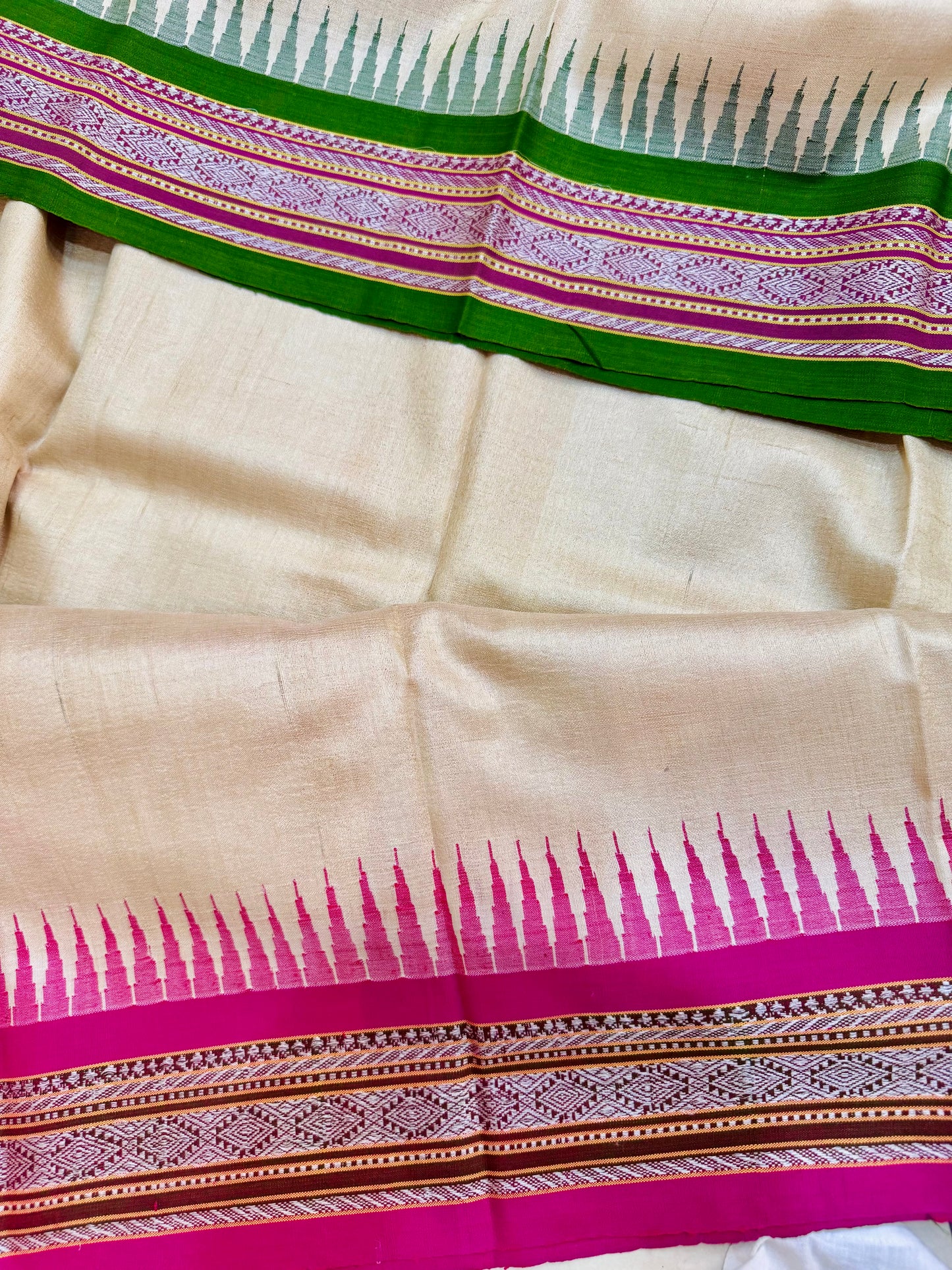 VAIDEHI : VIDARBHA TUSSAR KARVATI KINAR SAREE WITH GREEN-PINK BORDERS