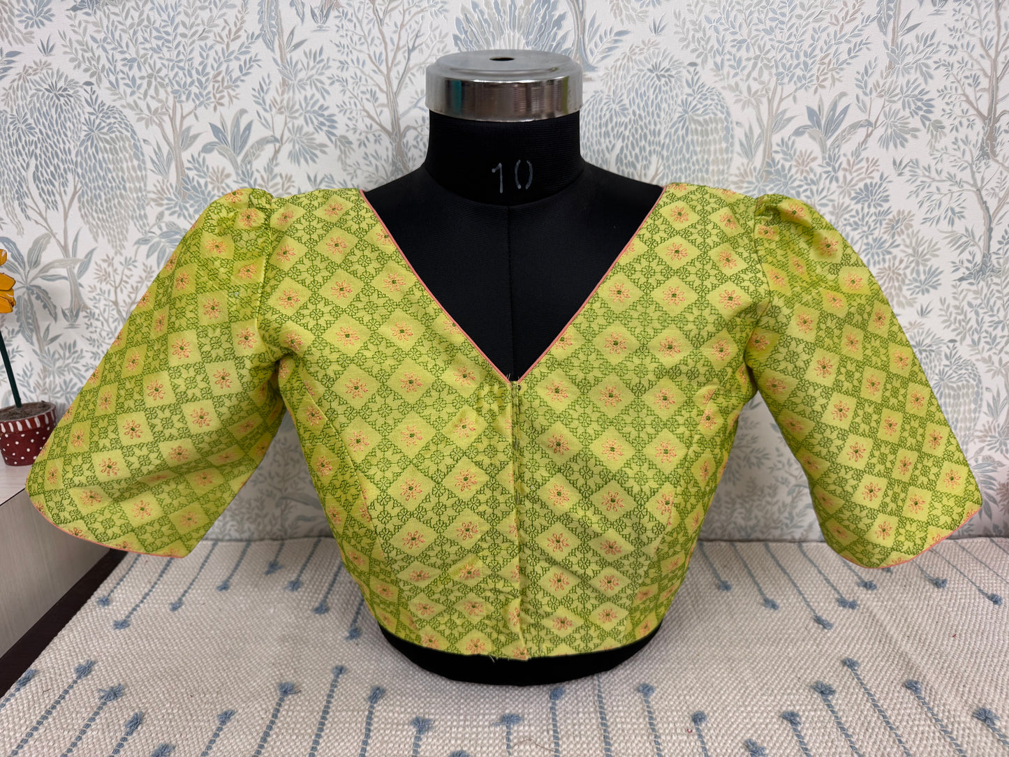 LEMONADE : KASUTI EMBROIDERED RAW SILK BLOUSE