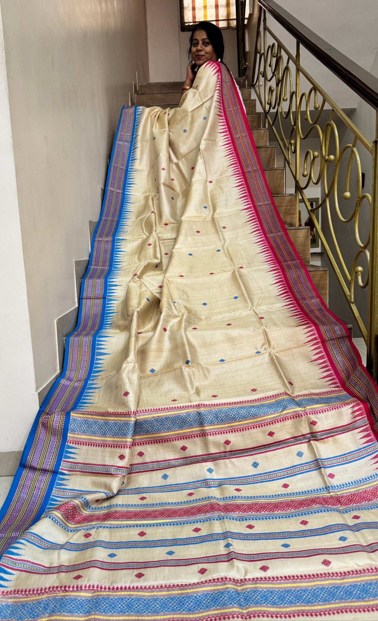 VARSHA : KARVATI KINAAR TUSSAR SILK JHALA PALLA WITH PINK AND BLUE BORDERS