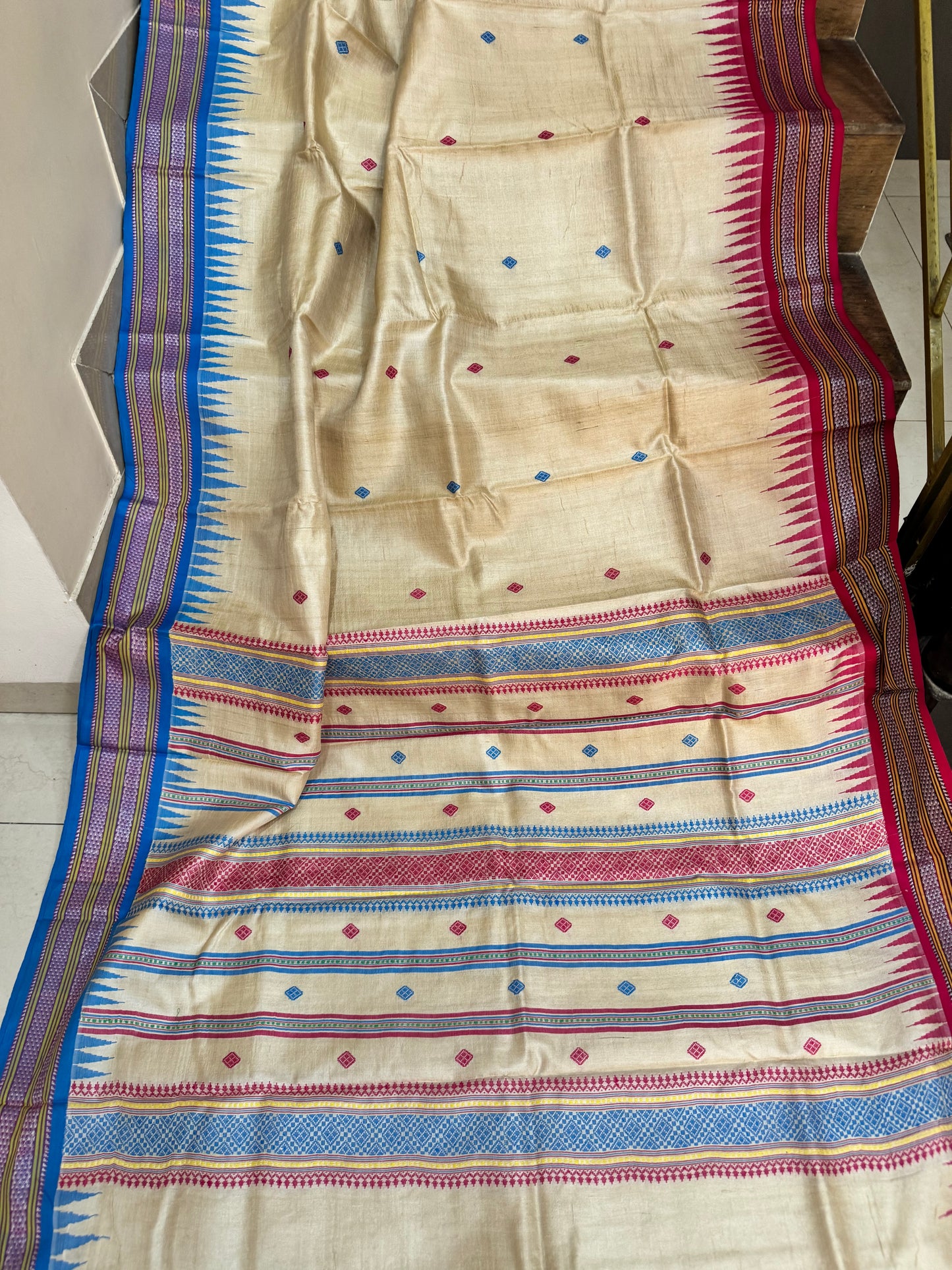 VARSHA : KARVATI KINAAR TUSSAR SILK JHALA PALLA WITH PINK AND BLUE BORDERS