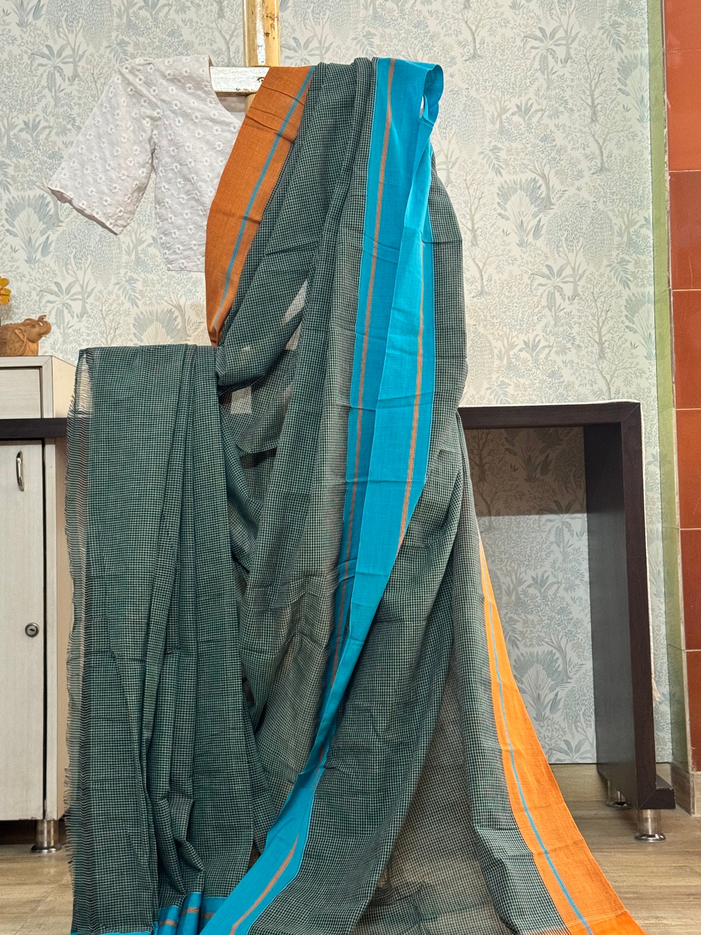 SARVESHA : PATTEDA ANCHU SAREE