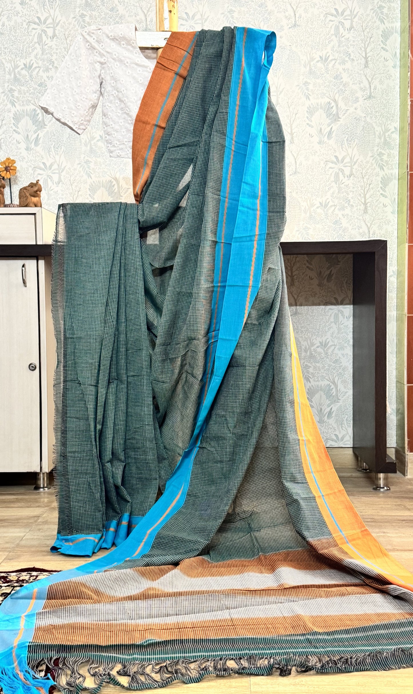 SARVESHA : PATTEDA ANCHU SAREE