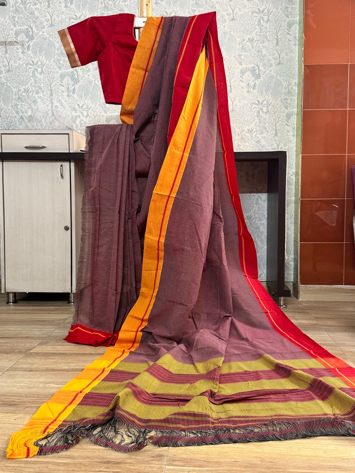 BHUMI : PATTEDA ANCHU SAREE