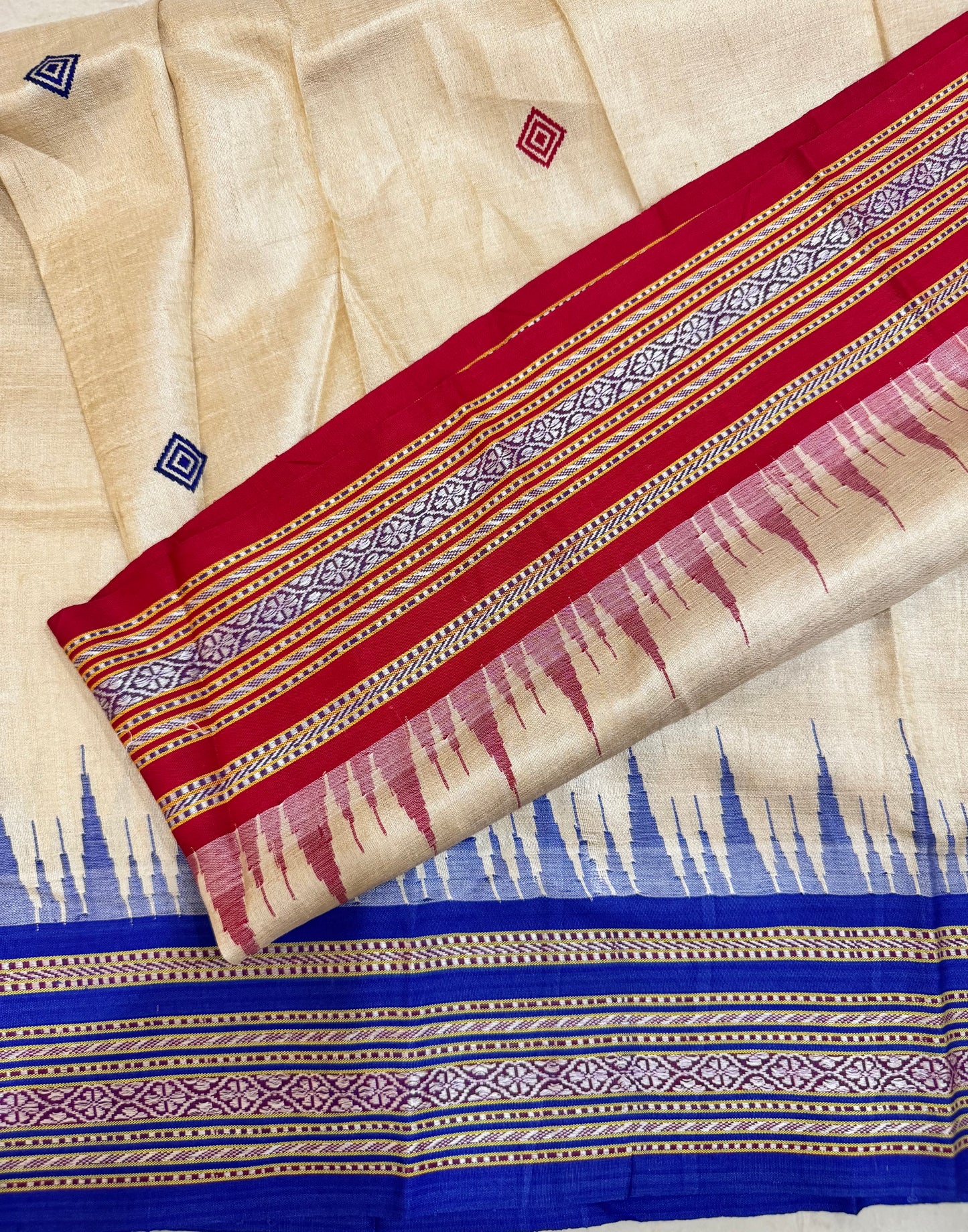 SPRUHA : KARVATI KINAAR TUSSAR SILK JHALA PALLA WITH RED BLUE BORDERS