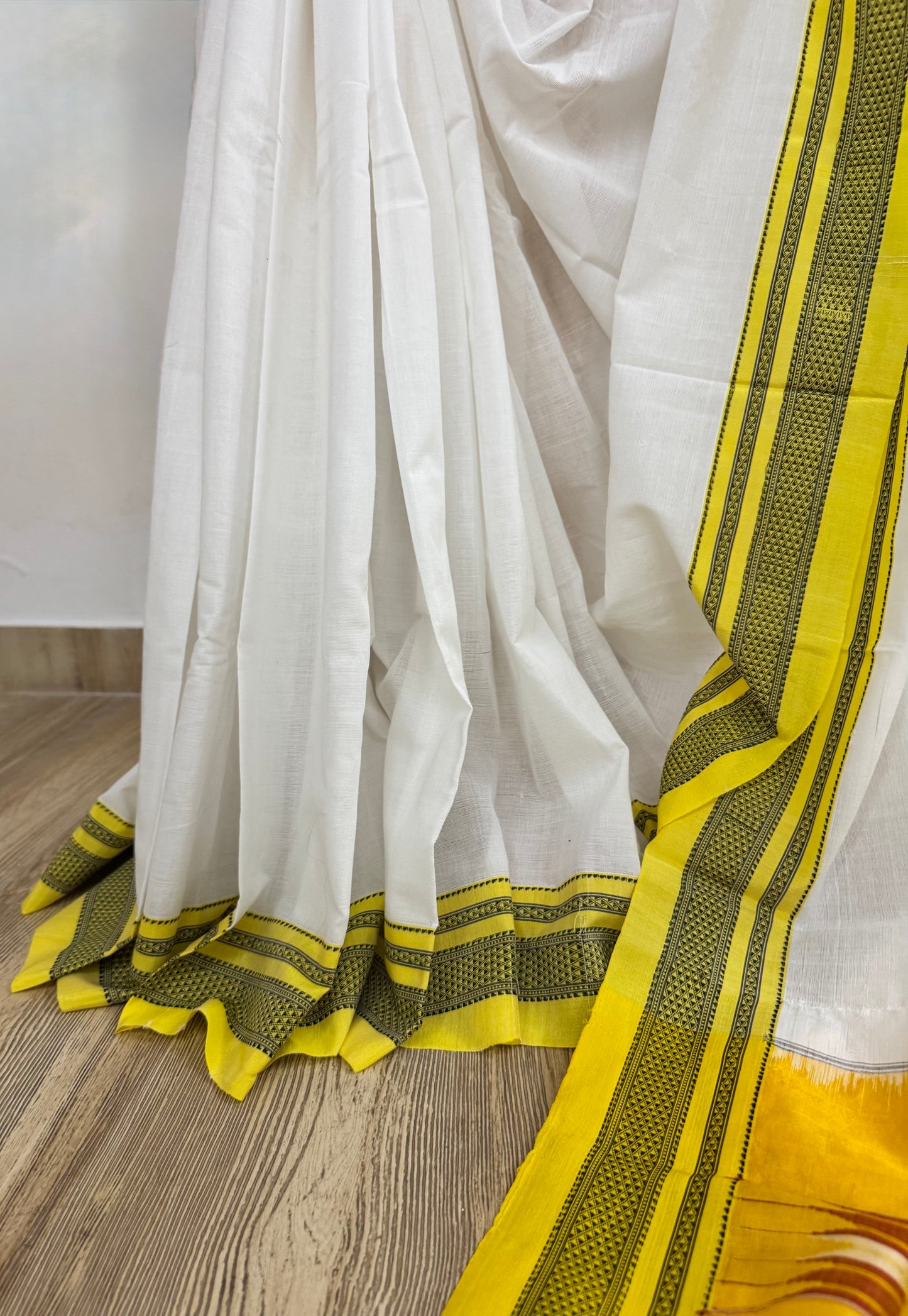 TROOPTI : WHITE ILKAL COTTON SAREE