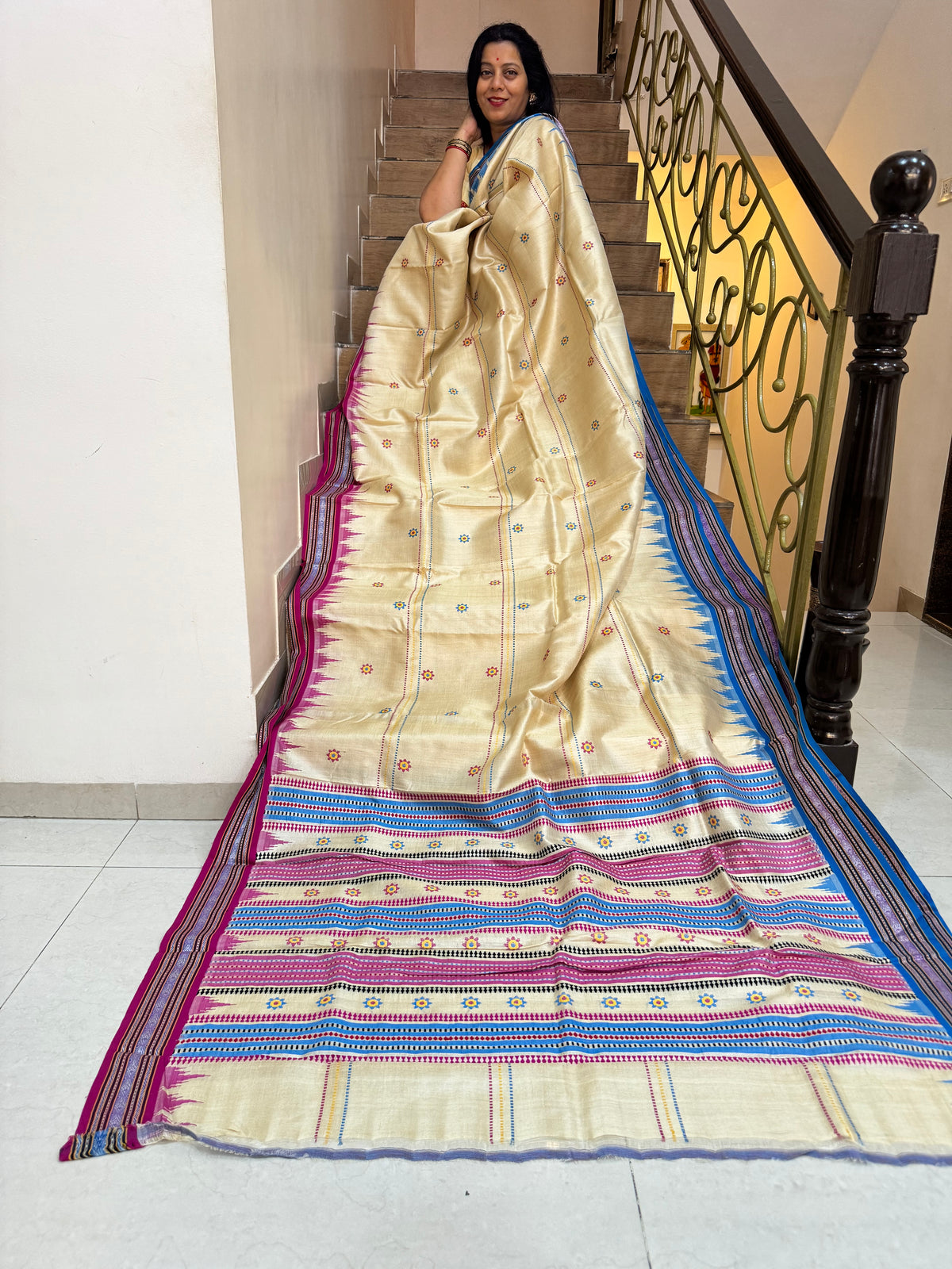 KRIPA : KARVATI KINAAR TUSSAR SILK JHALA PALLA WITH VERTICLE WOVEN STRIPES, PINK AND BLUE BORDERS