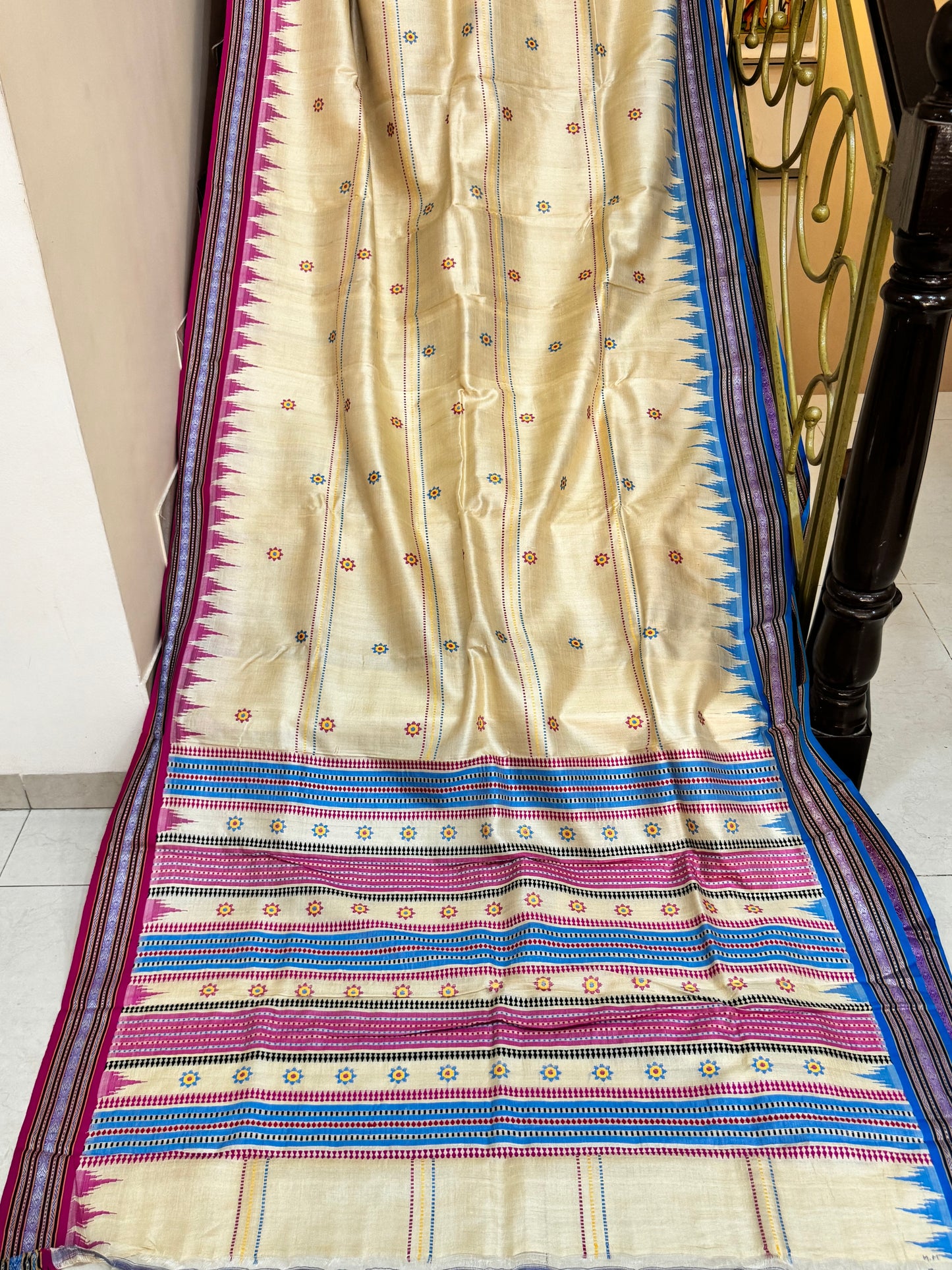 KRIPA : KARVATI KINAAR TUSSAR SILK JHALA PALLA WITH VERTICLE WOVEN STRIPES, PINK AND BLUE BORDERS