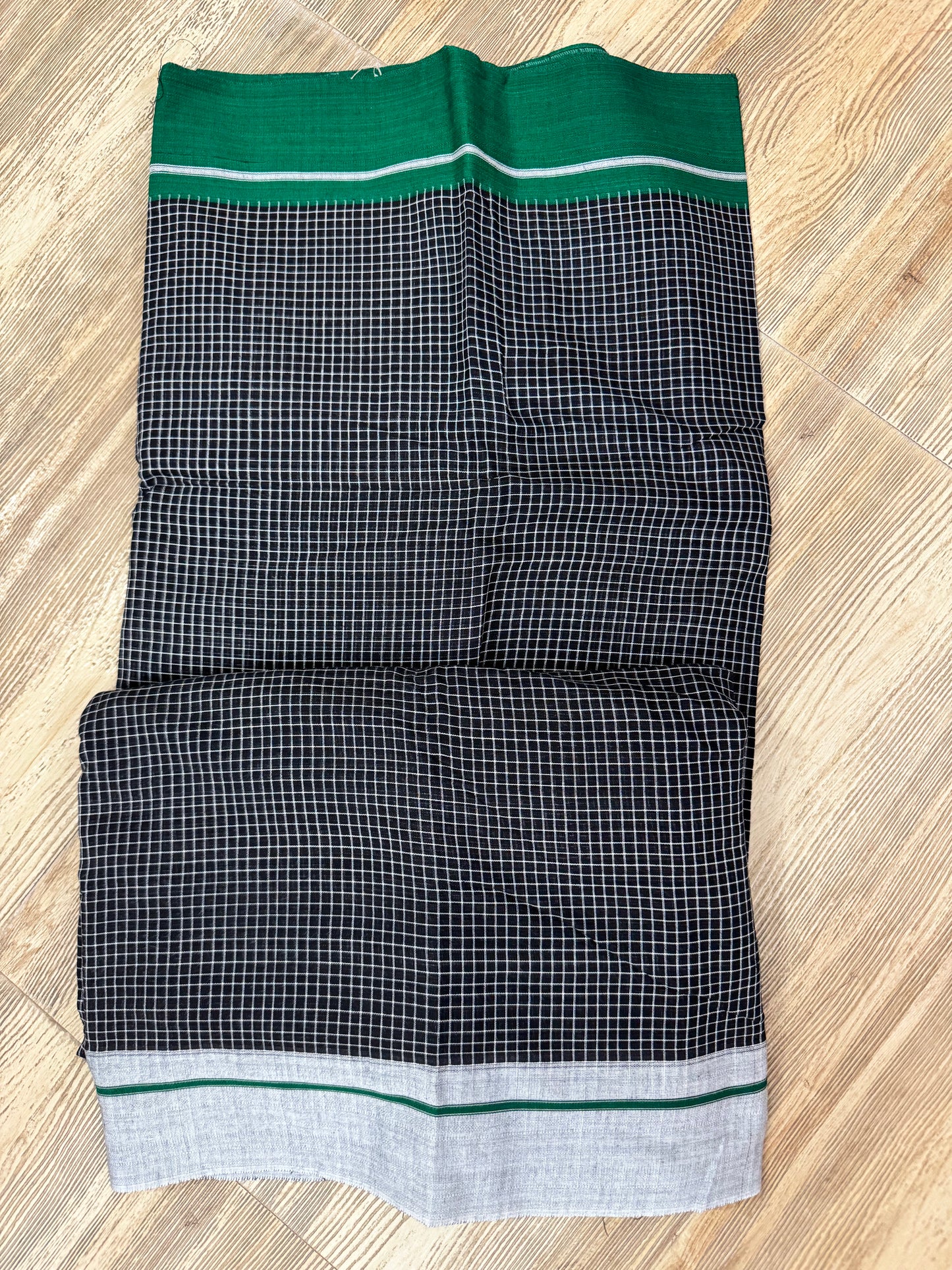 KRISHNAA : PATTEDA ANCHU SAREE WITH GREEN AND BLACK BORDER
