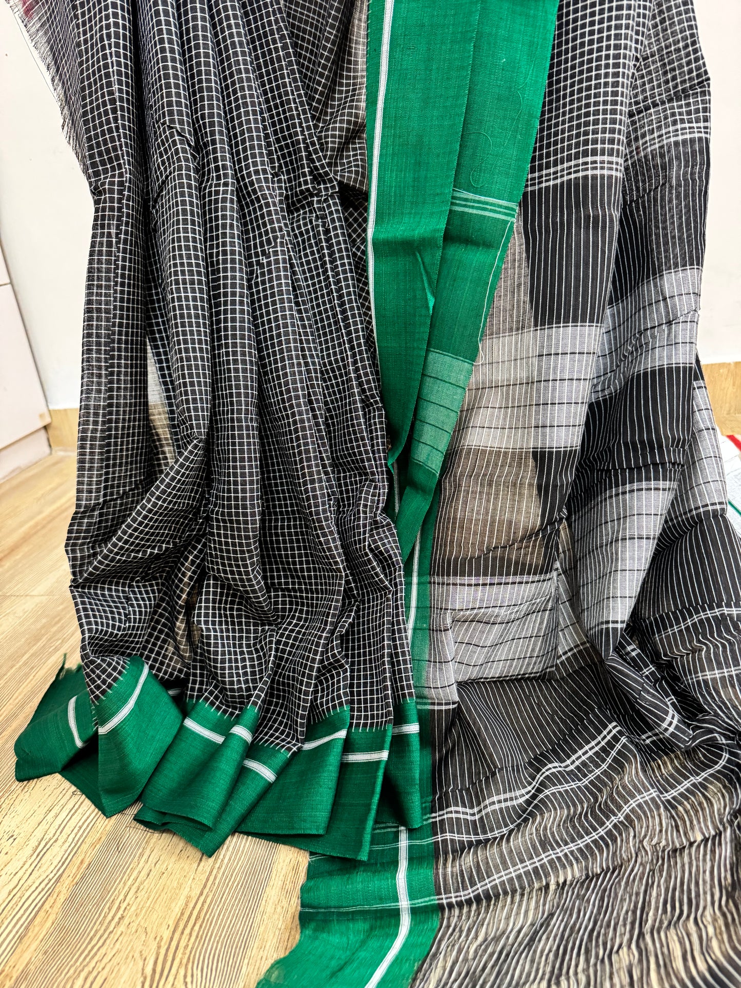KRISHNAA : PATTEDA ANCHU SAREE WITH GREEN AND BLACK BORDER