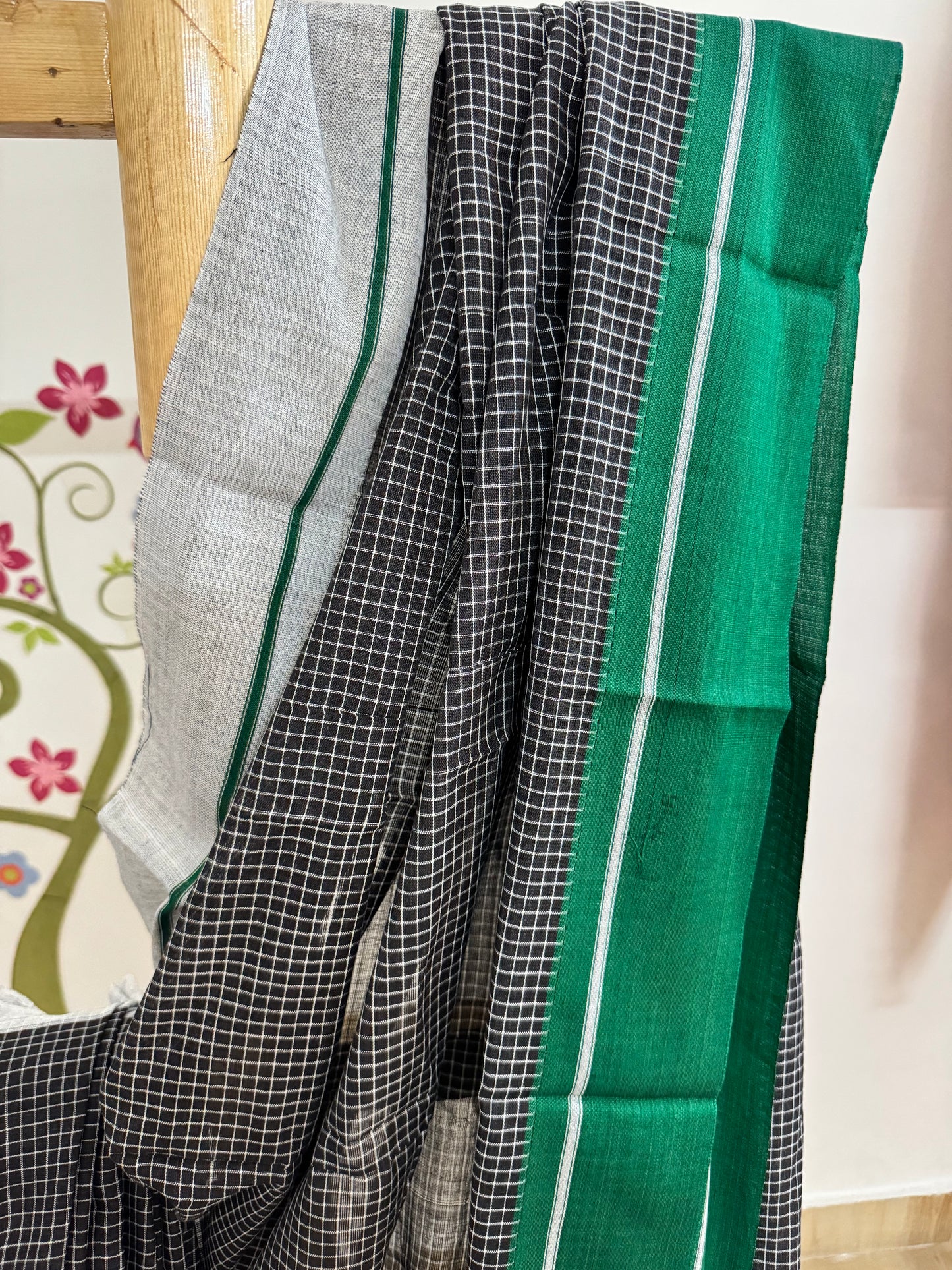 KRISHNAA : PATTEDA ANCHU SAREE WITH GREEN AND BLACK BORDER