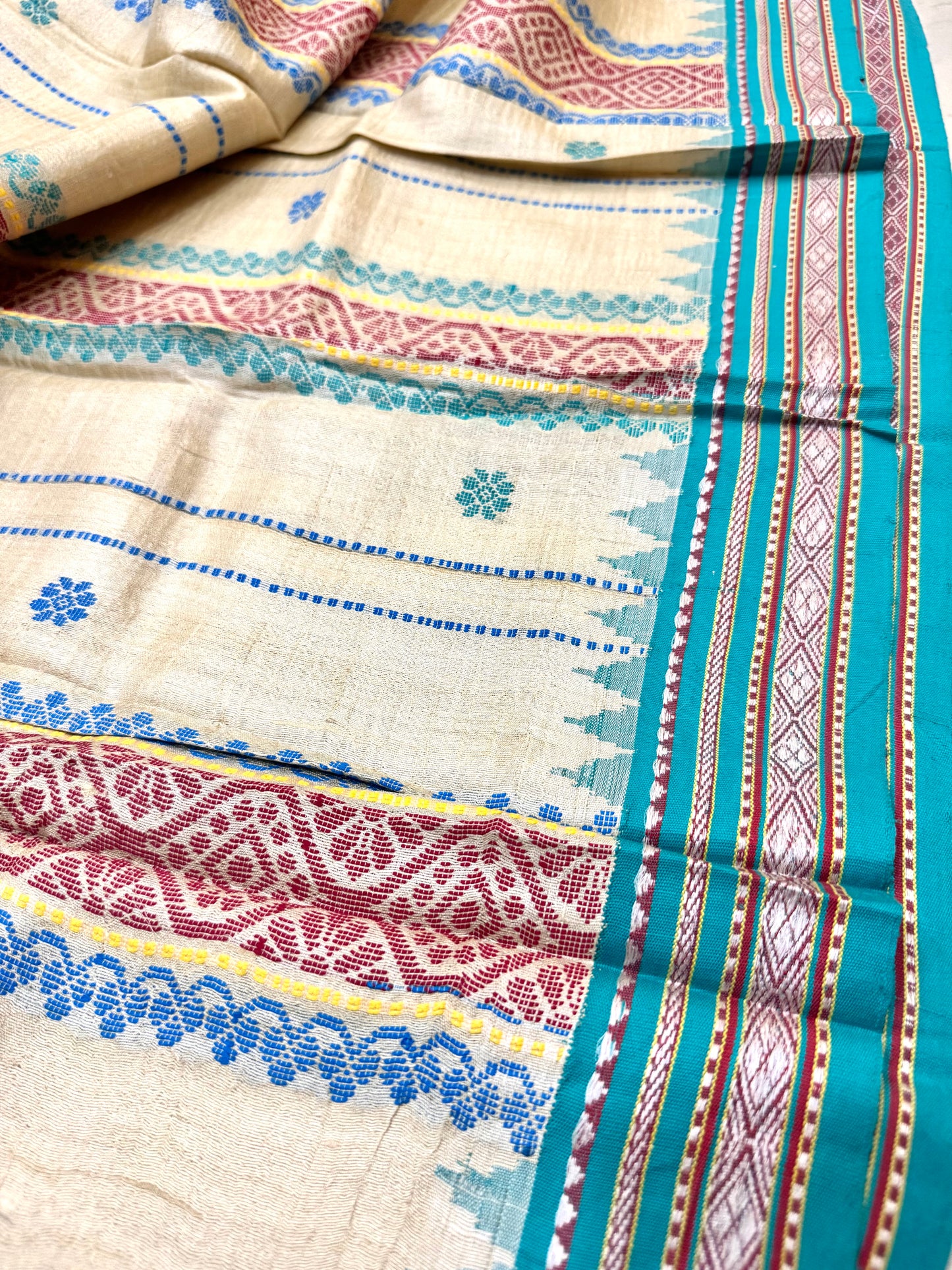 MRIDULA: KARVATI KINAAR TUSSAR SILK JHALA PALLA WITH AQUA BLUE BORDERS