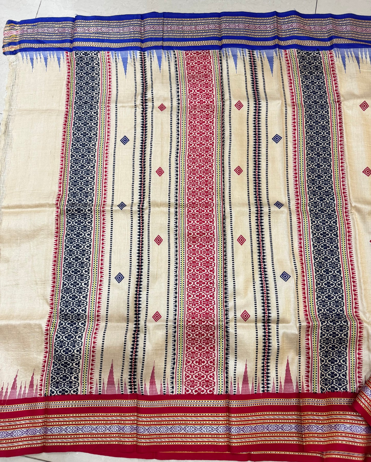 SPRUHA : KARVATI KINAAR TUSSAR SILK JHALA PALLA WITH RED BLUE BORDERS