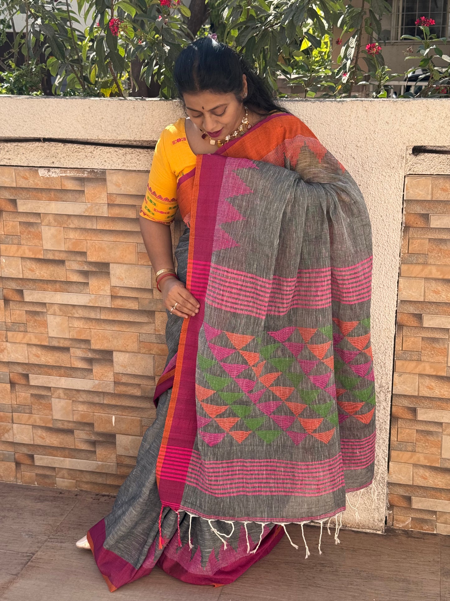 KUMAREE : GREY PURE LINEN JAMDANI SAREE