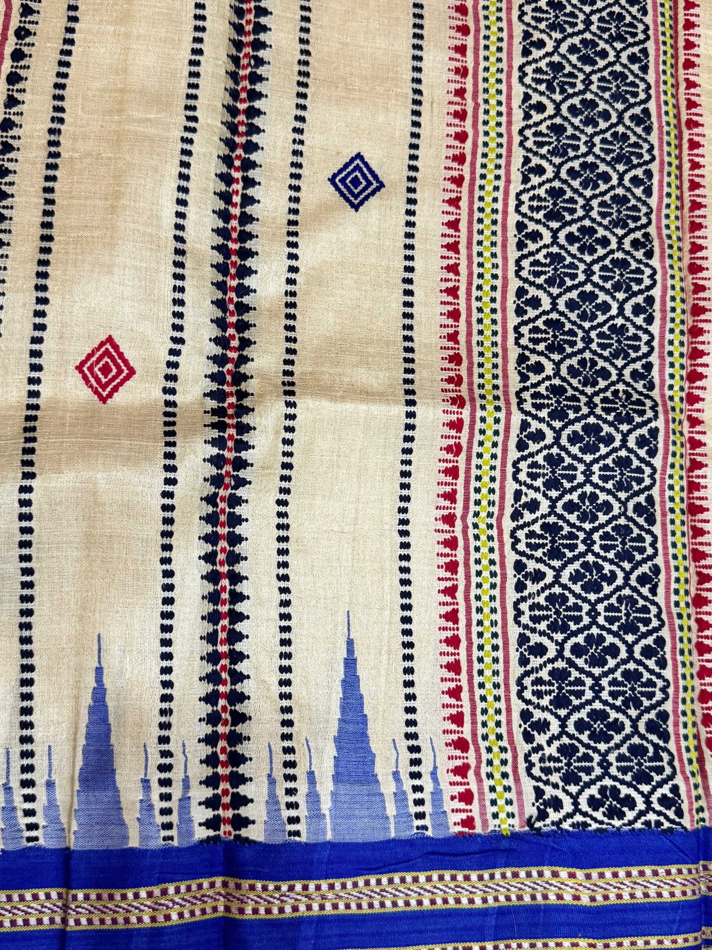 SPRUHA : KARVATI KINAAR TUSSAR SILK JHALA PALLA WITH RED BLUE BORDERS
