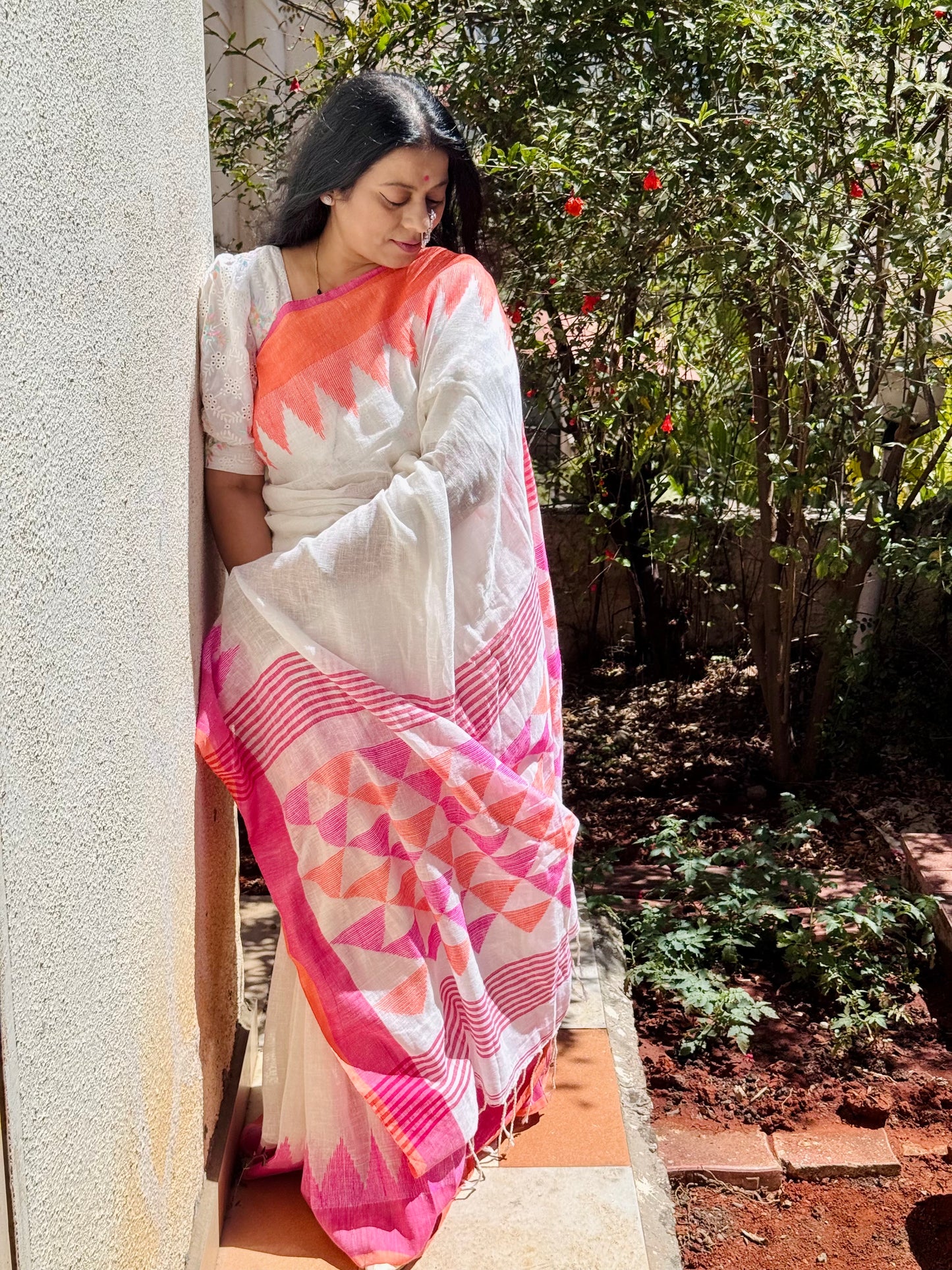 PREMAA : WHITE PURE LINEN JAMDANI SAREE